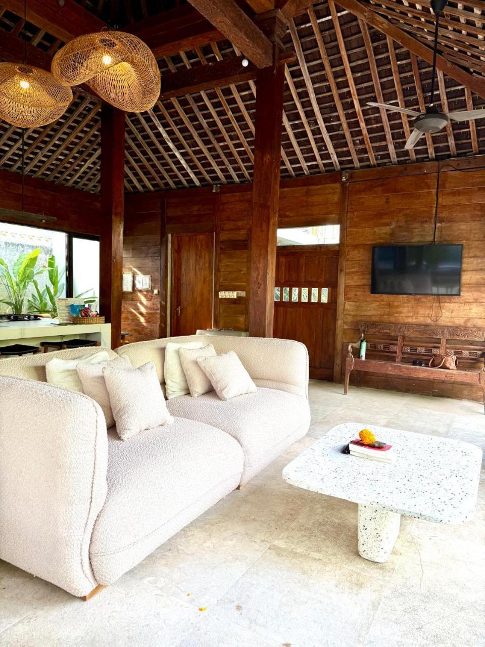 Elegant Villa Casabianca - Tropical Pool & Garden, Near Potato Head Beach Club! Seminyak  Exterior photo