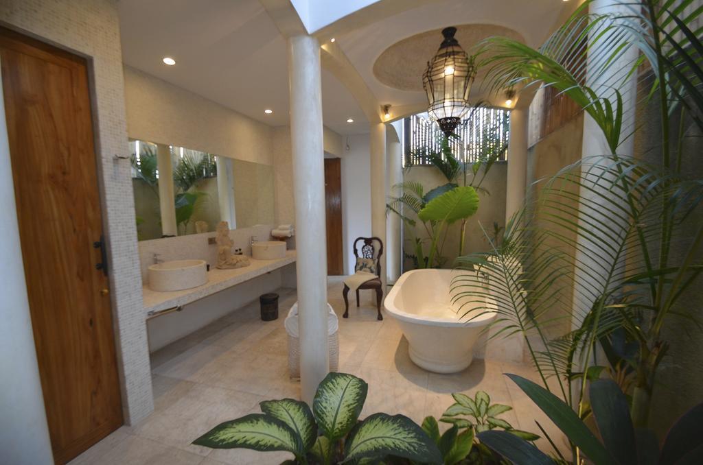 Elegant Villa Casabianca - Tropical Pool & Garden, Near Potato Head Beach Club! Seminyak  Room photo
